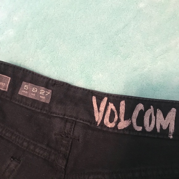 Amazing cheeky black Volcom shorts - Picture 2 of 3